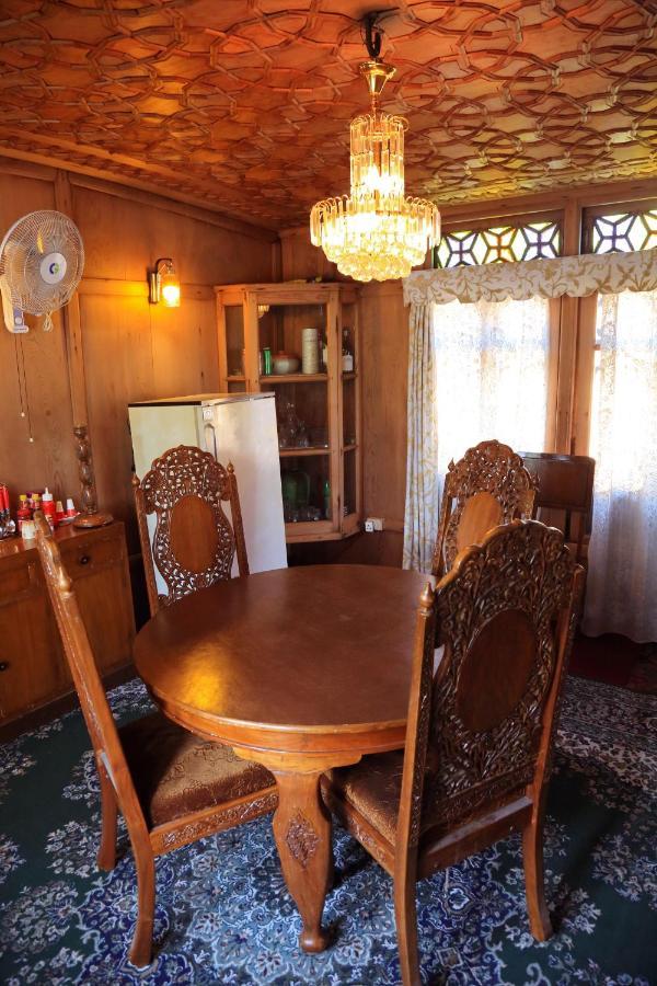 Houseboat Zaindari Palace Srīnagar エクステリア 写真