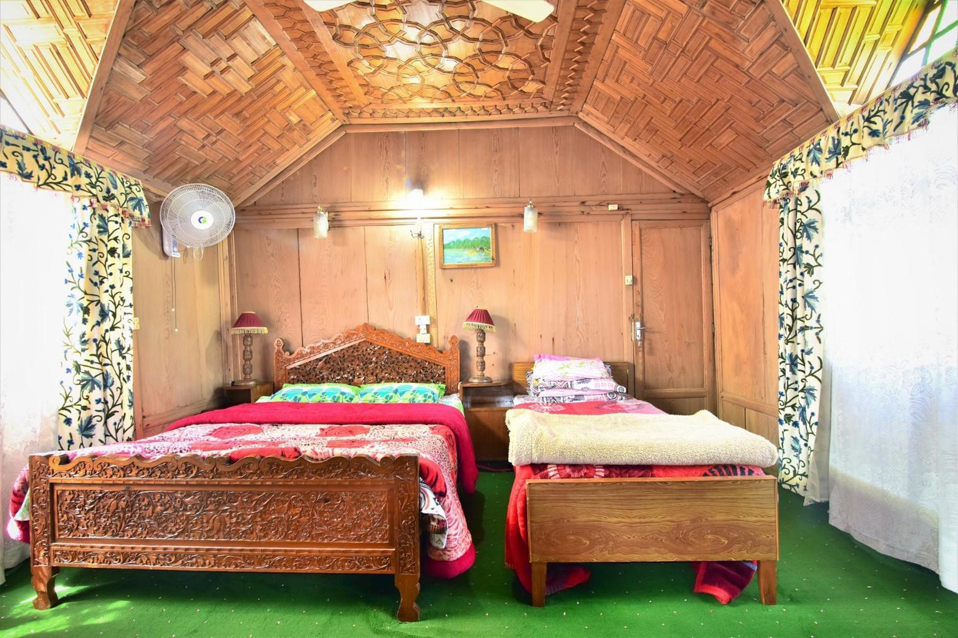 Houseboat Zaindari Palace Srīnagar エクステリア 写真