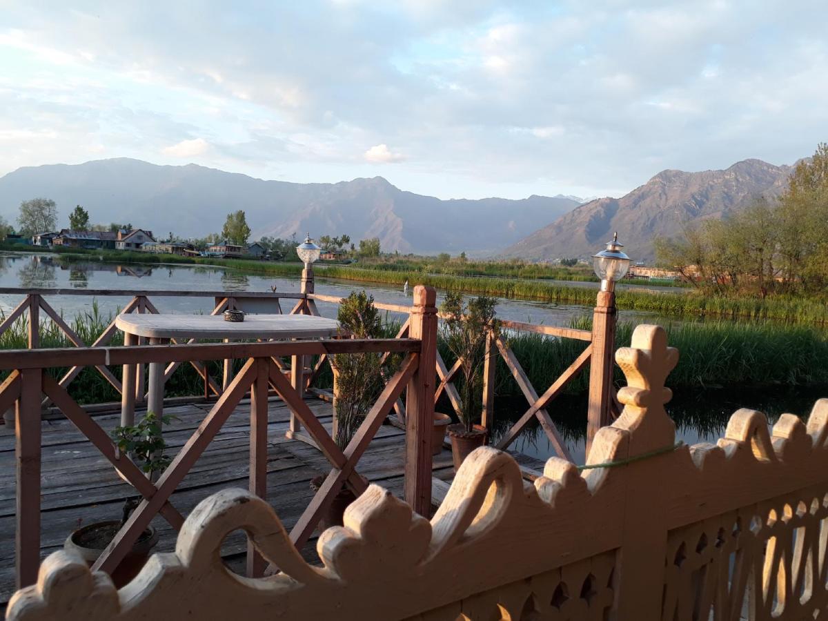 Houseboat Zaindari Palace Srīnagar エクステリア 写真