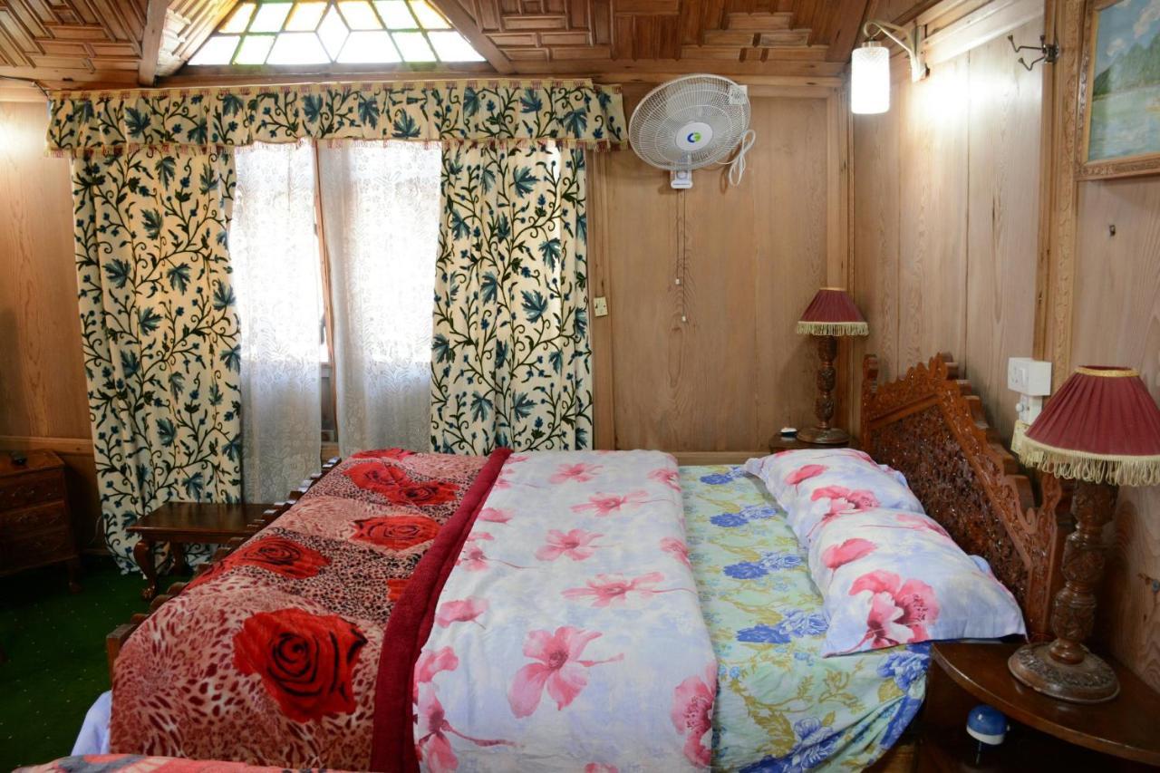 Houseboat Zaindari Palace Srīnagar エクステリア 写真