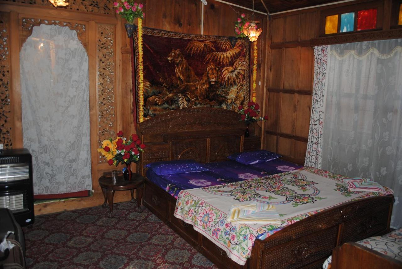 Houseboat Zaindari Palace Srīnagar エクステリア 写真